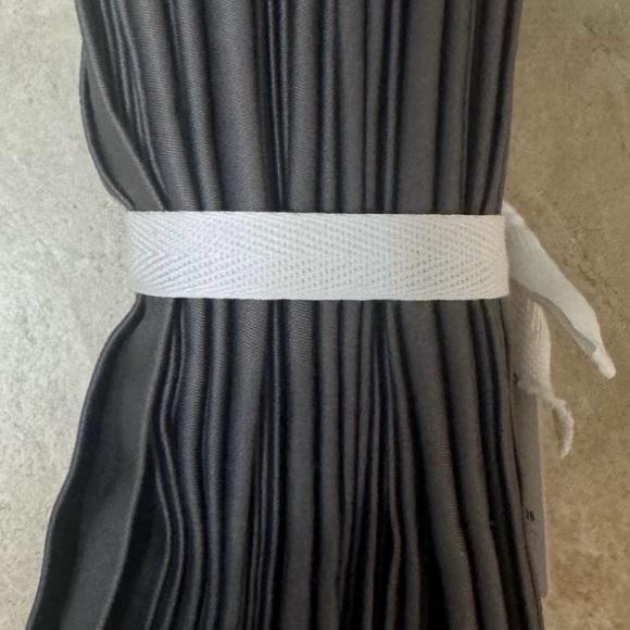 Williams Sonoma 12 Charcoal Hotel Dinner Napkins - Picture 8 of 9